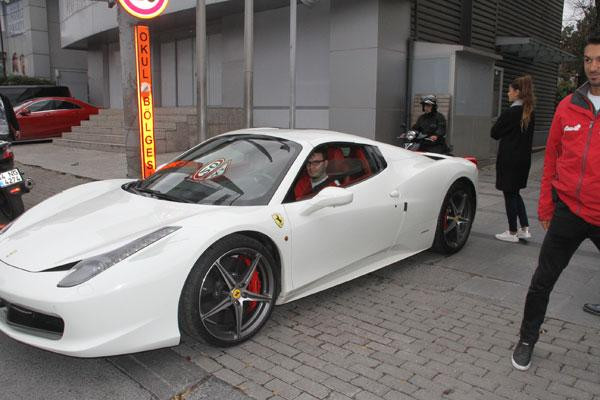 Mustafa Ceceli'nin emanet dediği Ferrari kendisinin çıktı
