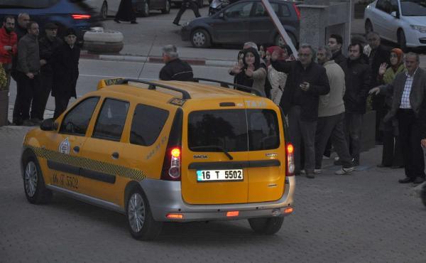 2 FETÖ'cü cezaevine taksiyle götürüldü