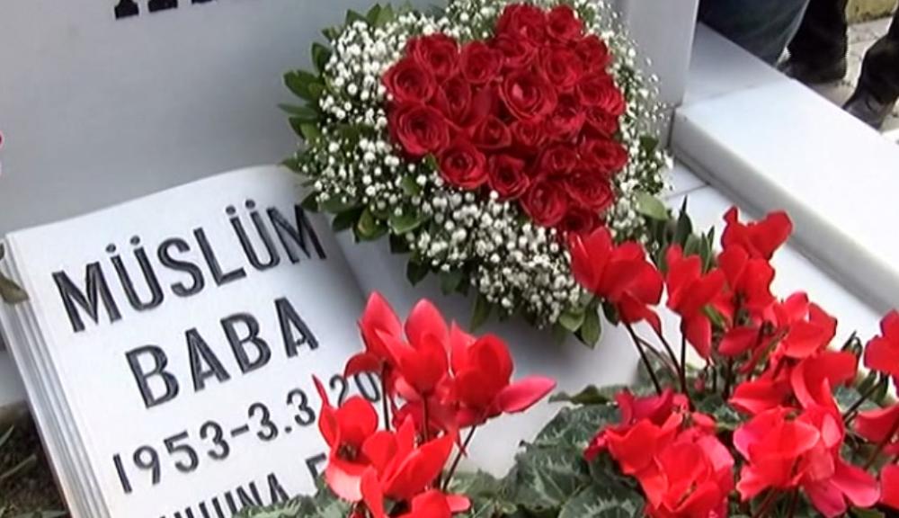 Müslüm Gürses mezarı başında anıldı