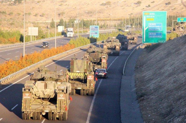 Askeri araçlar Silopi'ye ulaştı