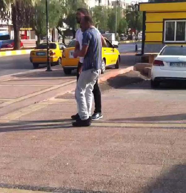 Tacizci Suriyeliye uçan tekmeli meydan dayağı