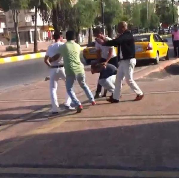 Tacizci Suriyeliye uçan tekmeli meydan dayağı