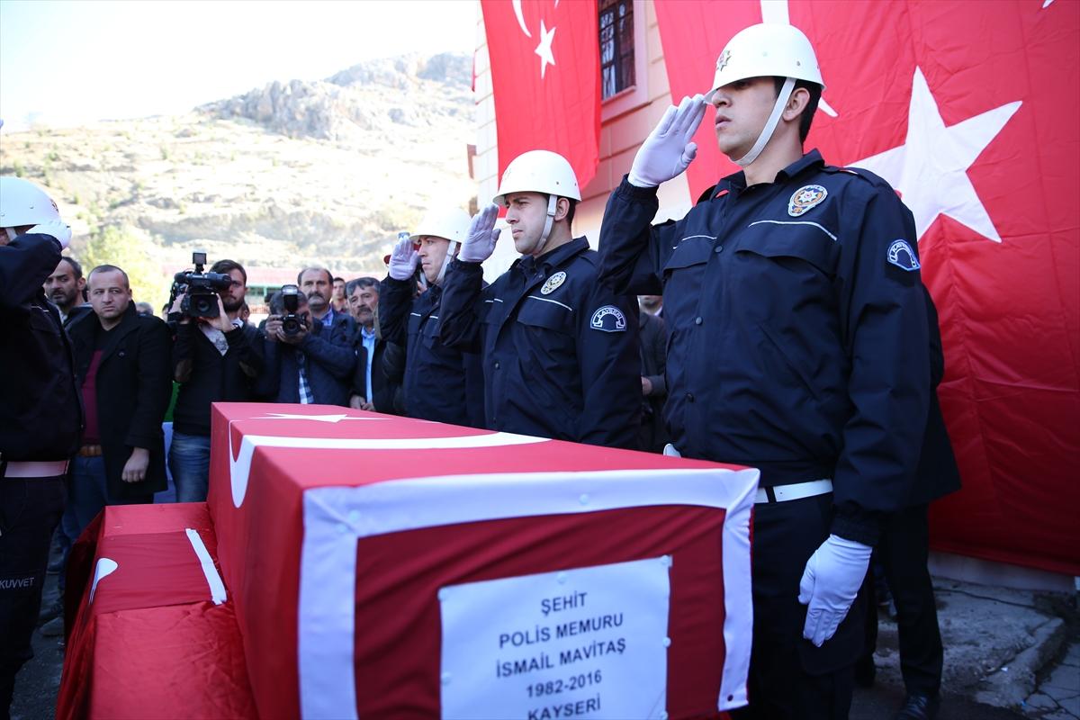Diyarbakır şehidinin cenazesinde duygusal anlar