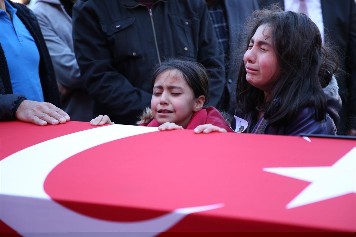 Diyarbakır şehidinin cenazesinde duygusal anlar