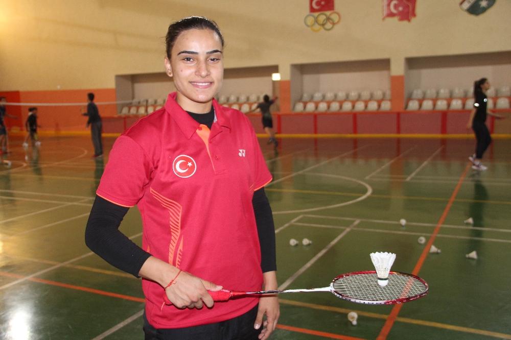 18 yaşında 70 madalya kazandı