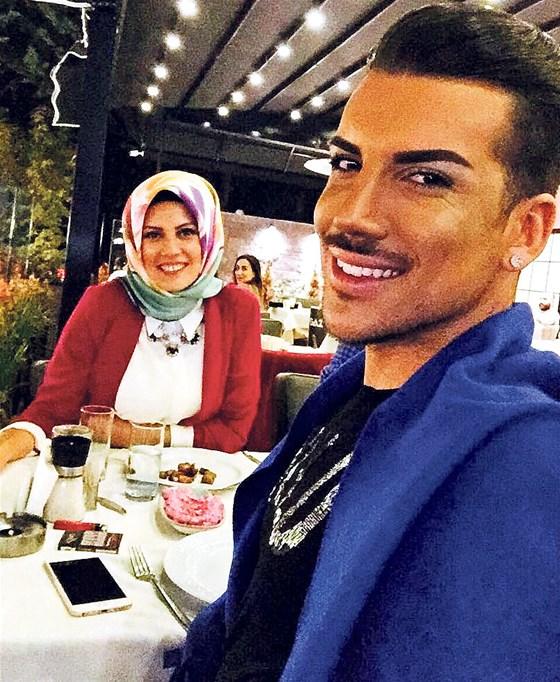 Kerimcan Durmaz ilk kez ablası ile paylaşım yaptı