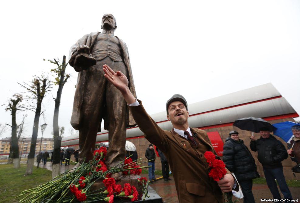Belarus'ta Lenin heykeli dikildi