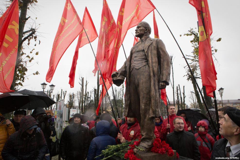 Belarus'ta Lenin heykeli dikildi