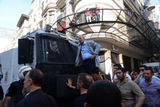 Mahmut Tanal ve Ertuğrul Kürkçü için hapis istemi