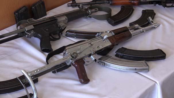 Diyarbakır'da çok sayıda silah ve mühimmat ele geçirildi