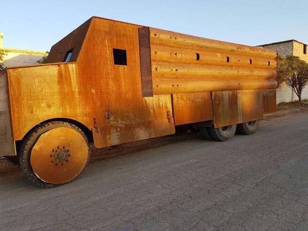 DEAŞ'ın zırhlı araç maketleri görüntülendi