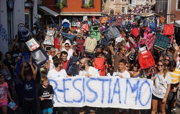 Venedik'te aşırı turist eylemi