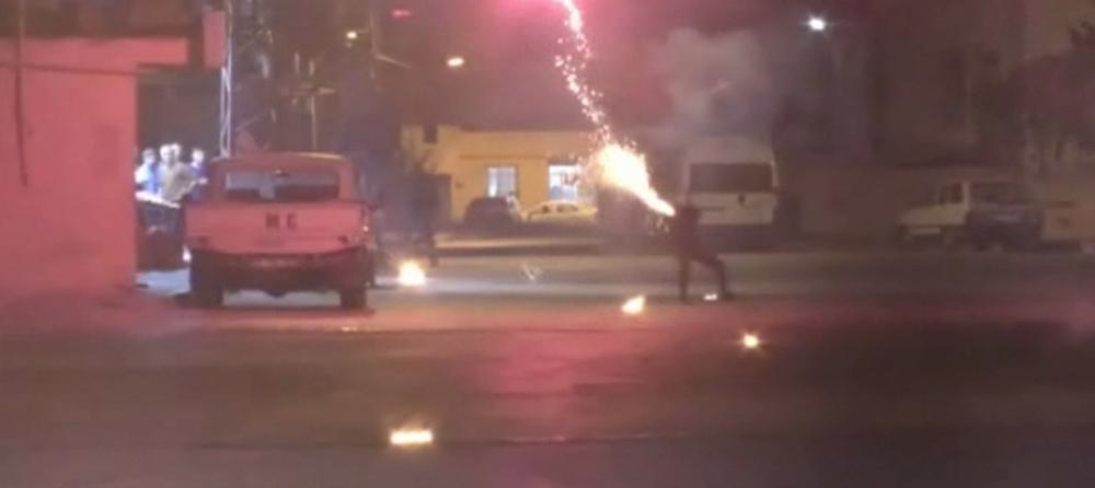 Polise molotof atarken vuruldu