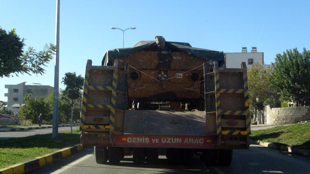 Sınıra zırhlı araçlar sevk edildi