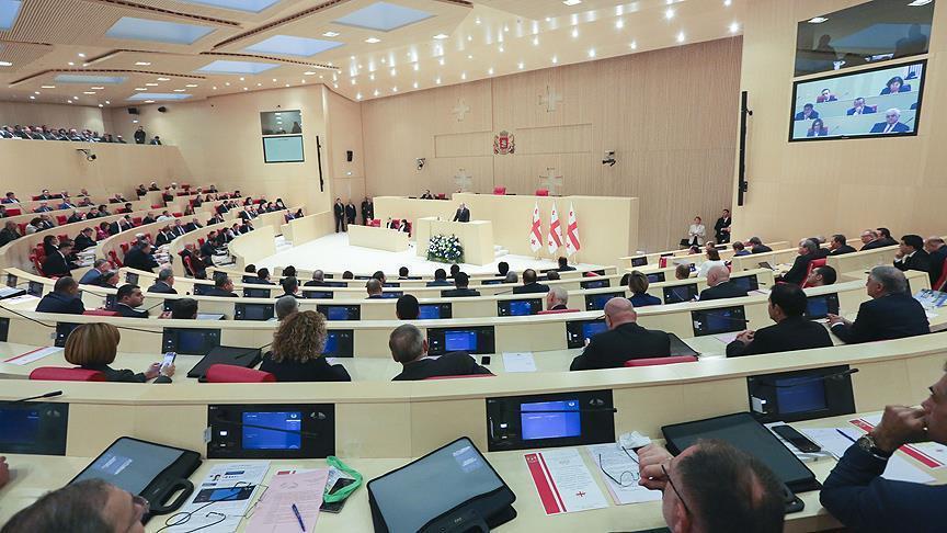 Gürcistan'a 38 yaşında Parlamento Başkanı