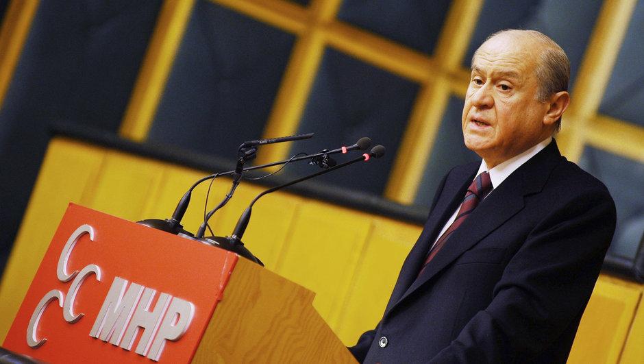 Bahçeli: Siyasetteki FETÖ'cülere niye dokunulmuyor