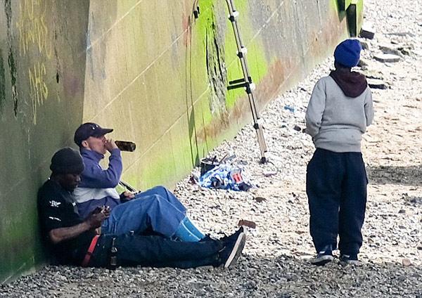 Madonna'nın oğlu köprü altında