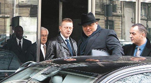 Hakan Uzan'ın eşi 13 yıl sonra gelip teslim oldu