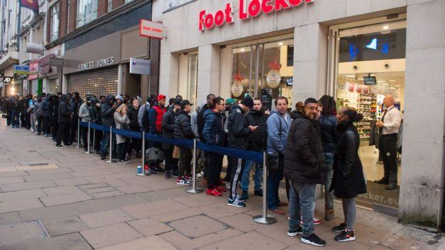 Amerika'da 'Kara Cuma' çılgınlığı devam ediyor