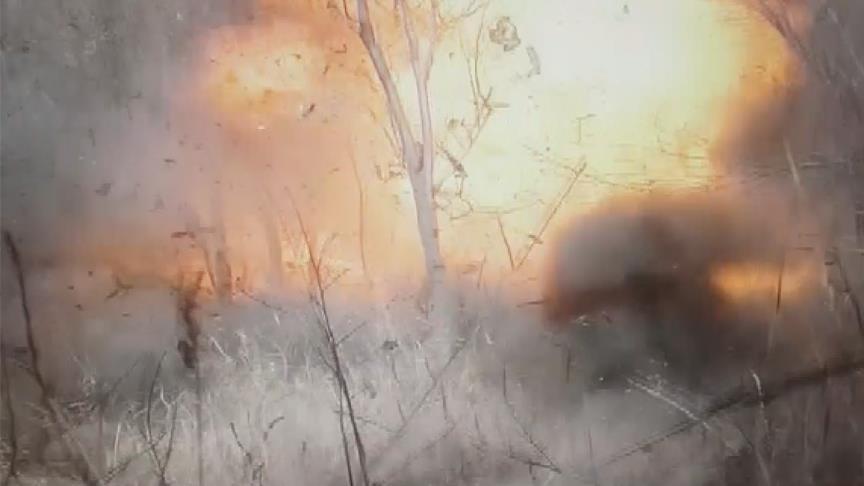 Hakkari'de bomba yüklü araç imha edildi