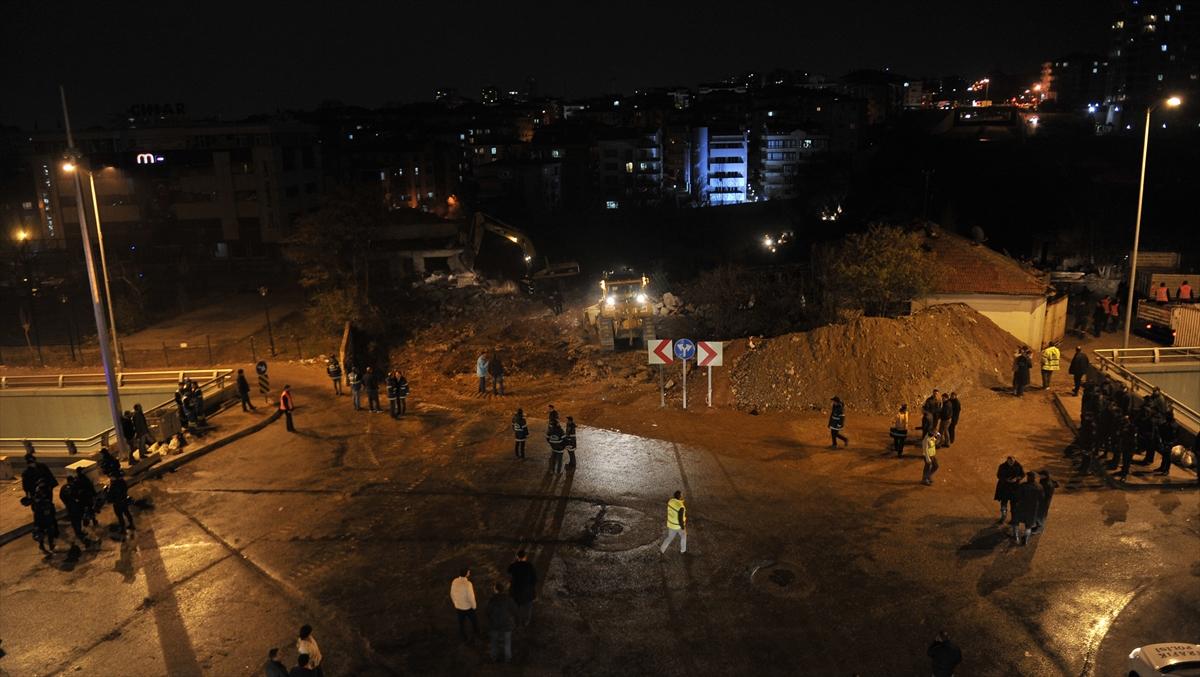 Ankara'da 1071 Malazgirt Bulvarı'ndaki gecekondu yıkıldı