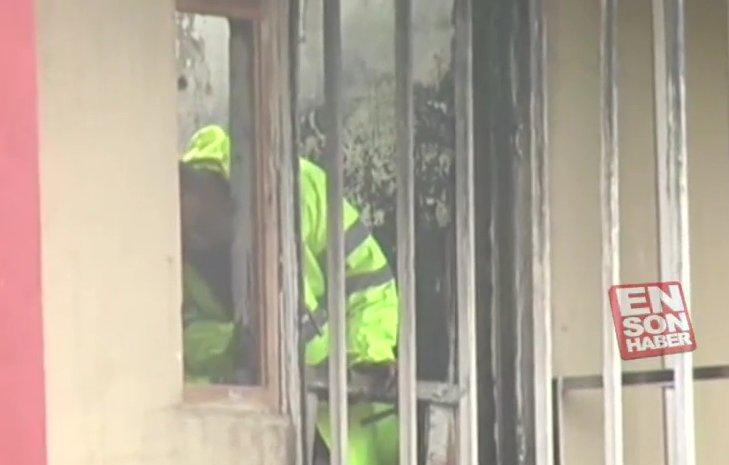 Yangın merdivenine açılan kapılar kilitliydi