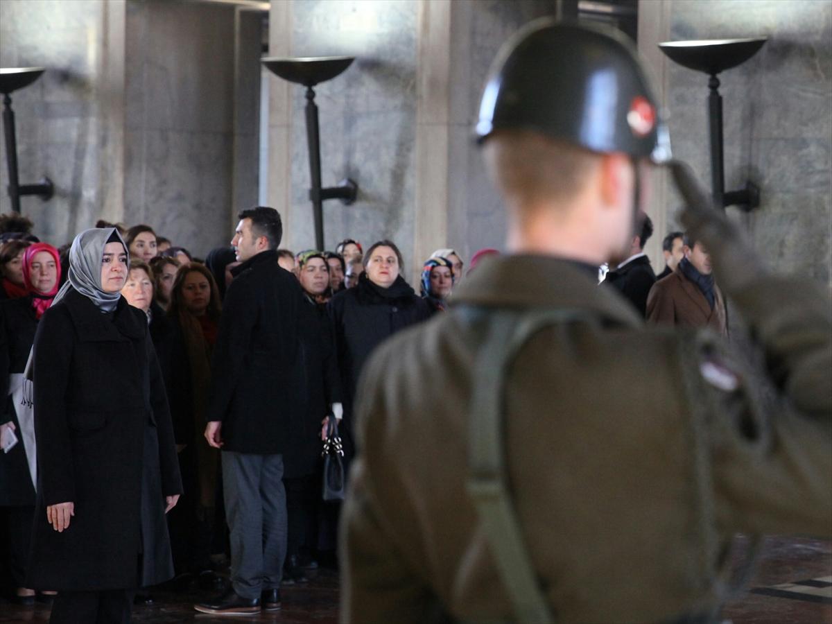 AK Partili kadın milletvekilleri Anıtkabir'de