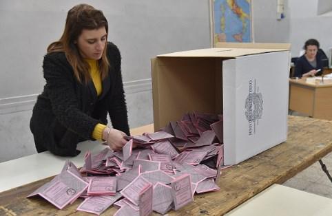 İtalya Başbakanı Matteo Renzi: Koltuğumdan oldum