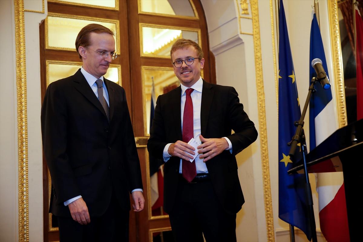 Fransa'nın yeni başkonsolosu Zeki Müren'le mesaj verdi