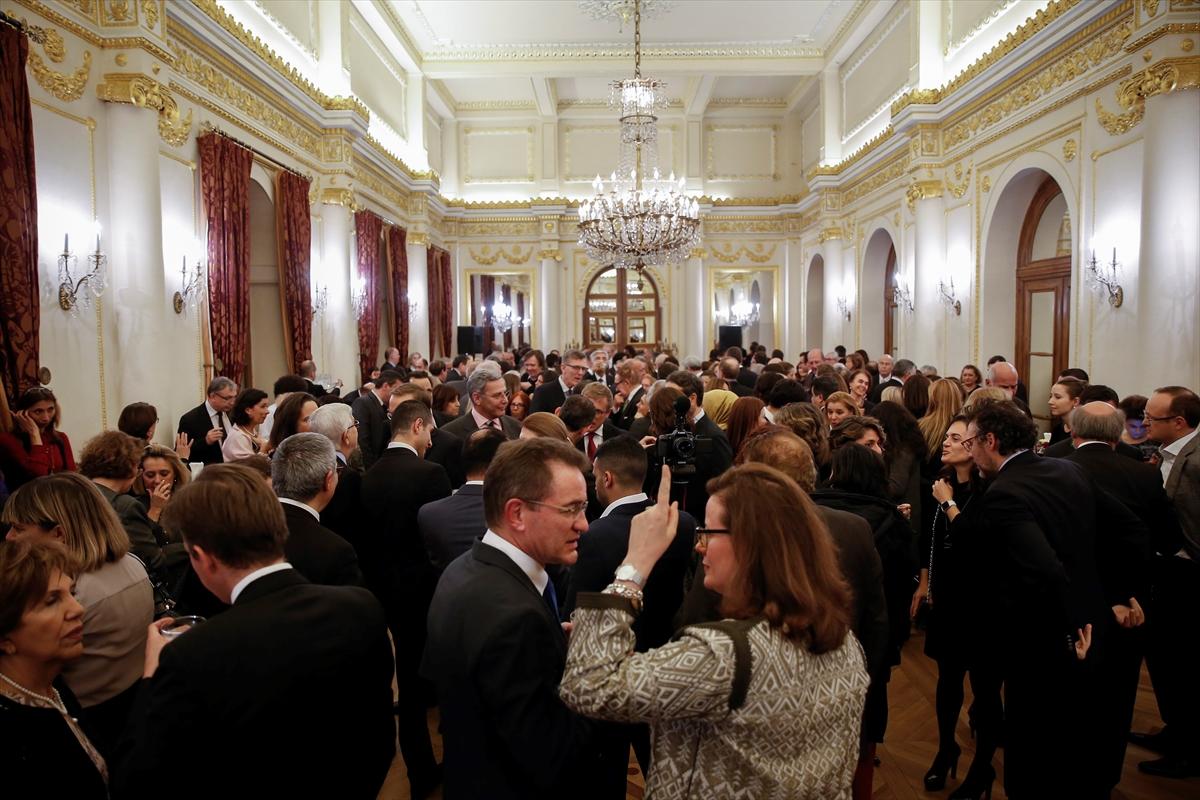 Fransa'nın yeni başkonsolosu Zeki Müren'le mesaj verdi