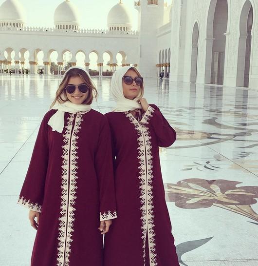 Paris Hilton'dan cami ziyareti fotoğrafları