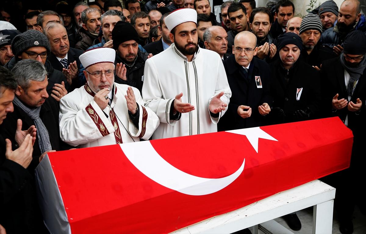 Selin Çelik son yolculuğuna uğurladı