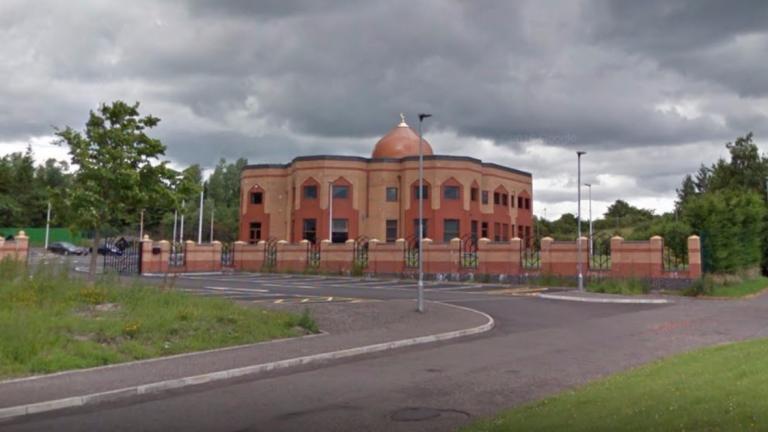 İskoçya'da camiye saldırı