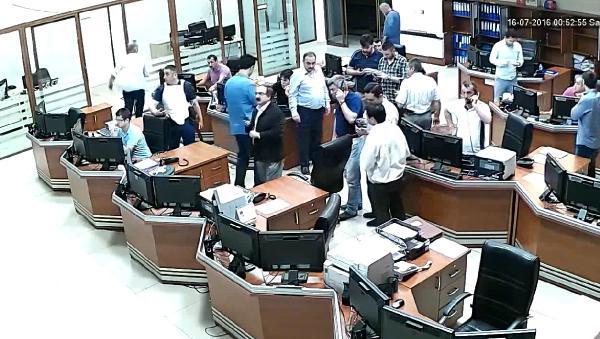 Vali Coş'un Emniyet ekiplerini mobeselerden yönettiği an