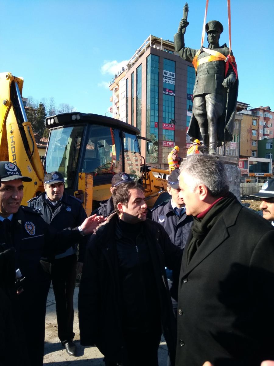 Rize'de Atatürk heykeli kaldırıldı