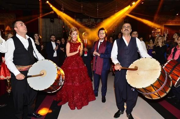 Ali Ağaoğlu'ndan kızına düğün hediyesi