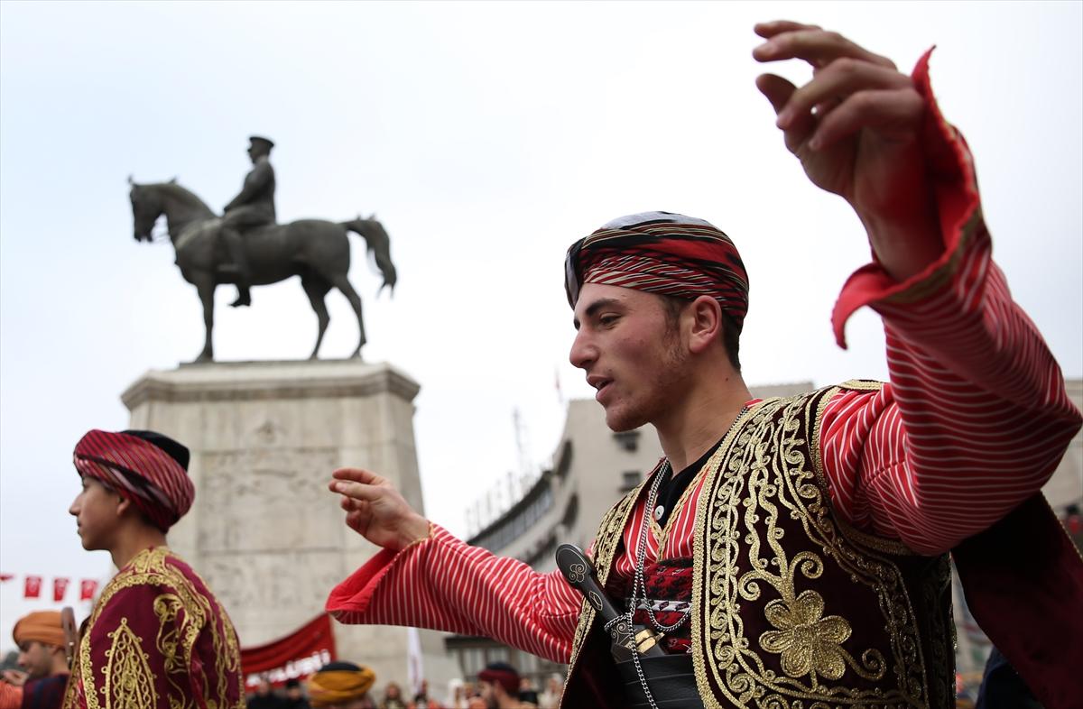 Ankara'da Atatürk'ü anma töreni