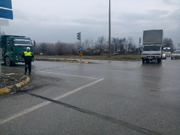 Hafriyat kamyonun çarptığı üniversiteli kız ağır yaralandı