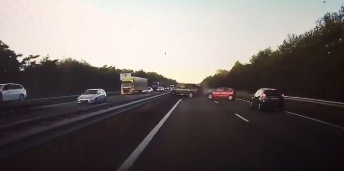 Sürücüsüz otomobil kazayı önceden tahmin ederek durdu