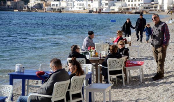 Güneşi görünce Bodrum tatilini uzattılar
