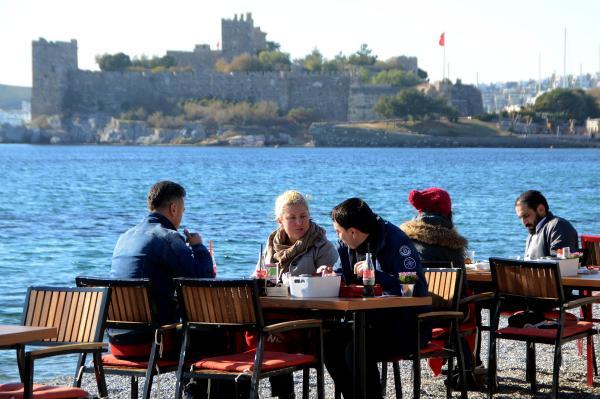 Güneşi görünce Bodrum tatilini uzattılar