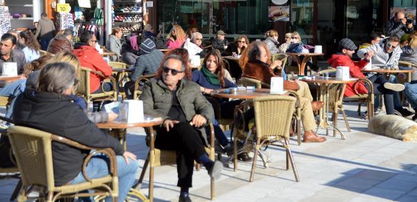 Güneşi görünce Bodrum tatilini uzattılar