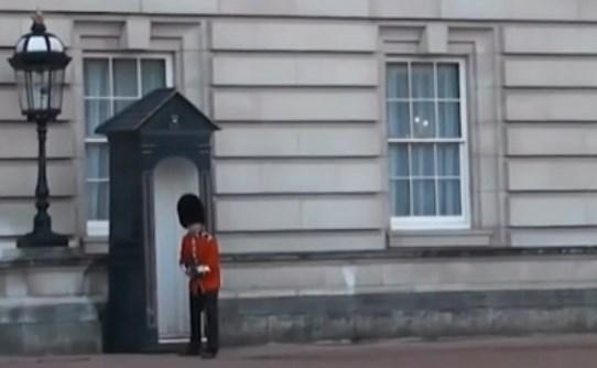 Kraliçe Elizabeth az daha vurulacaktı