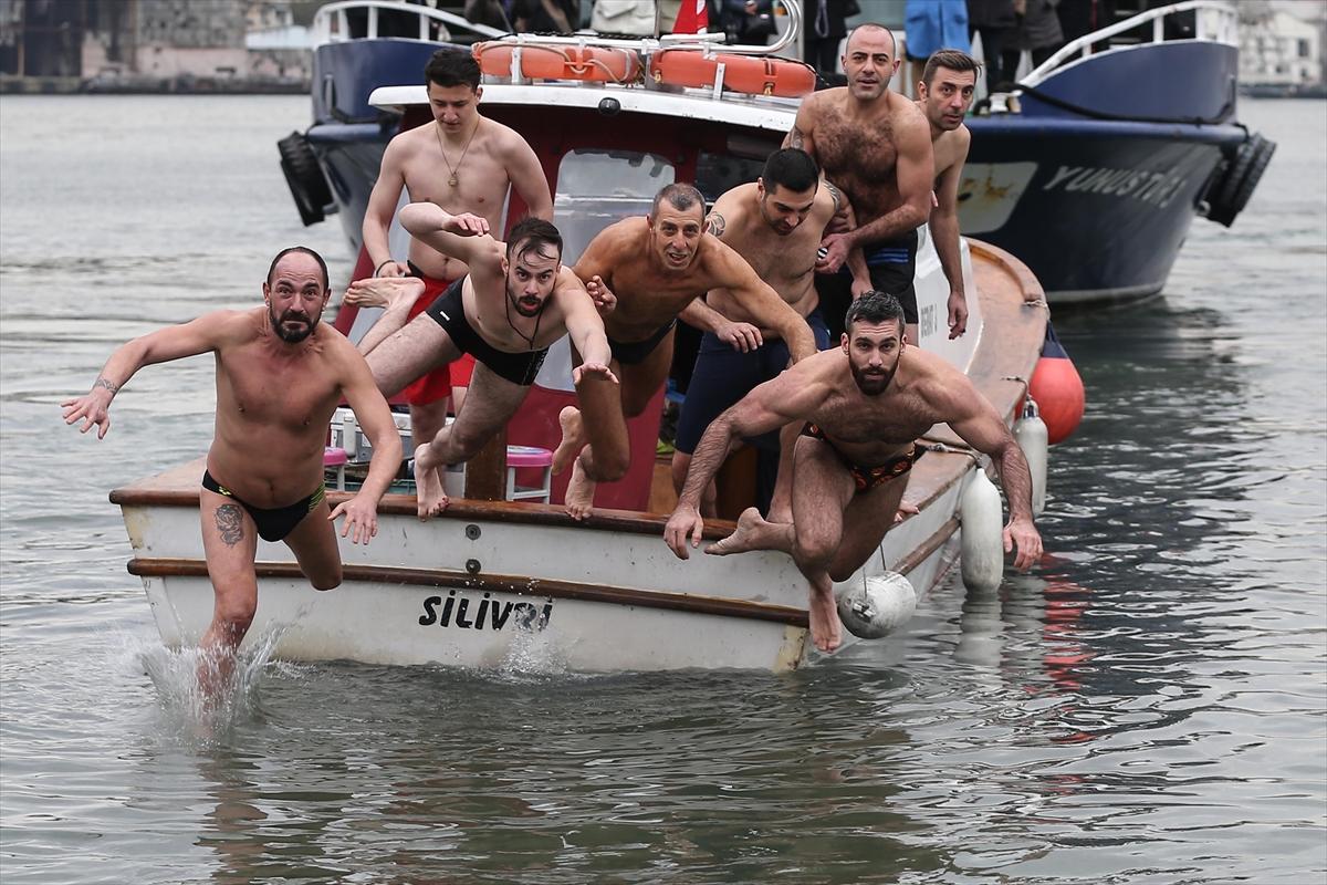 Fener Rum Patrikhanesi haç çıkarma töreni düzenledi