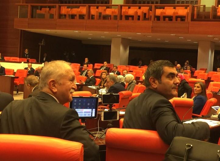 CHP'li vekiller Meclis'ten canlı yayın için hazırlık yaptı