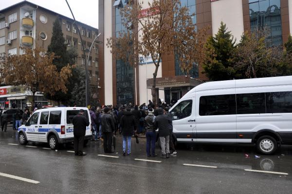 Suriyelilerin geçici ikamet izdihamı