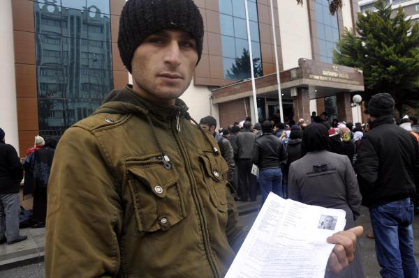 Suriyelilerin geçici ikamet izdihamı