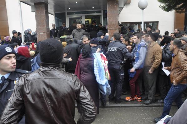 Suriyelilerin geçici ikamet izdihamı