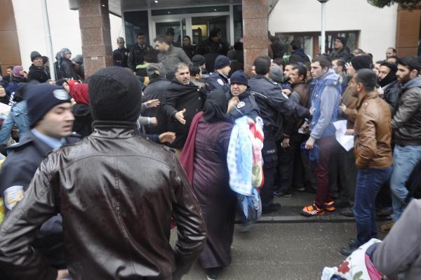 Suriyelilerin geçici ikamet izdihamı