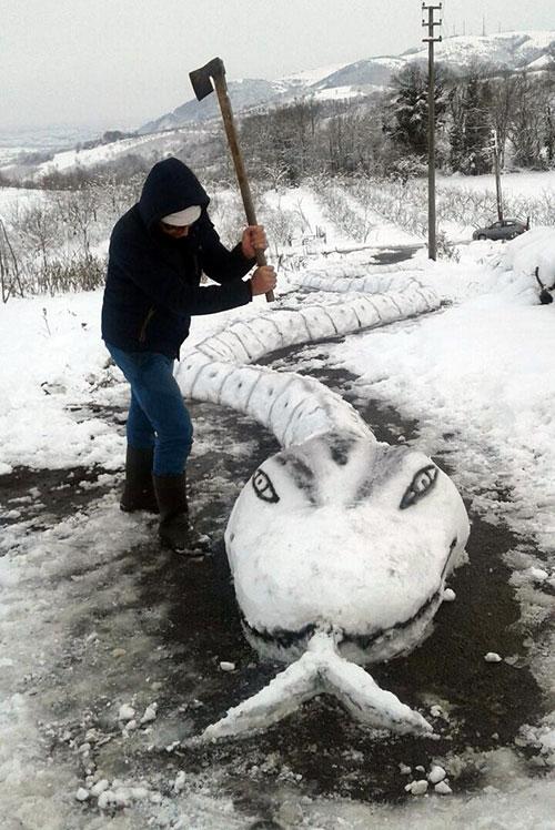 Sakarya'da kardan yılan yapıldı